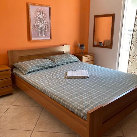 Roula Apartment Néoi Póroi Eksteriør billede